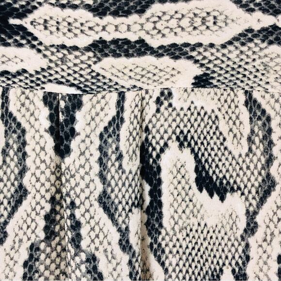 Express Signature Portofino Button Front Blouse Snake Skin Print Tan Blue Cream - Picture 13 of 16